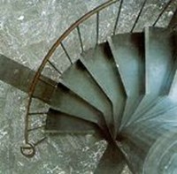 Escalier hélicoïdal en pierre bleue