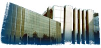 Façade revêtue de panneaux en pierre bleue